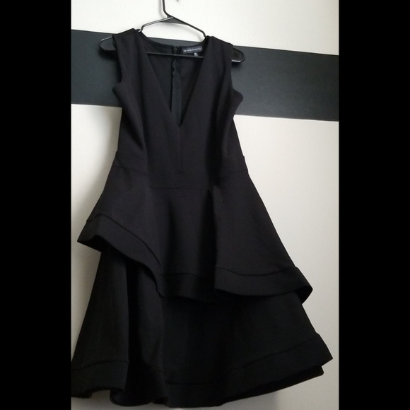 NEW LISTING!! BLACK V NECK RUFFLED HEM DRESS - Picture 6 of 11